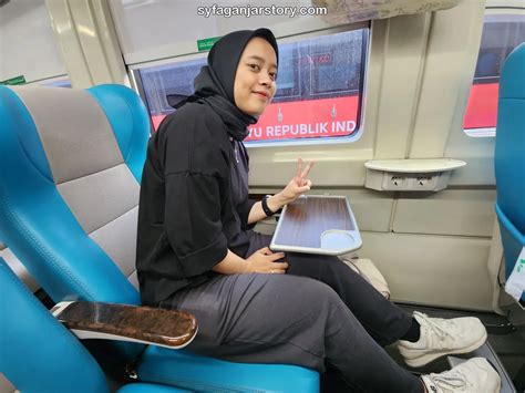 Cara Mengeluarkan Meja Makan Di Kereta Eksekutif