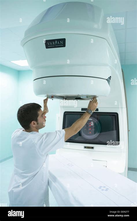 Linear accelerator, radiation therapy oncology. Hospital Universitario ...