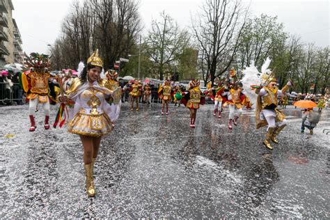 Albino I Carri E I Volti Della Sfilata Di Mezza Quaresima Che Hanno