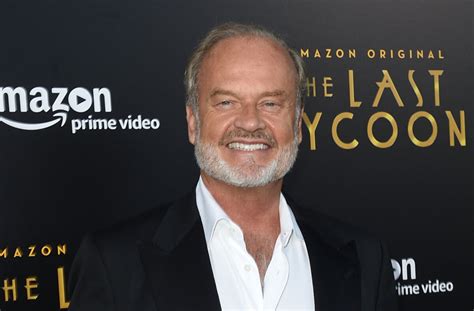 Kelsey Grammer Bartends With Faith At 75 Main In Southampton