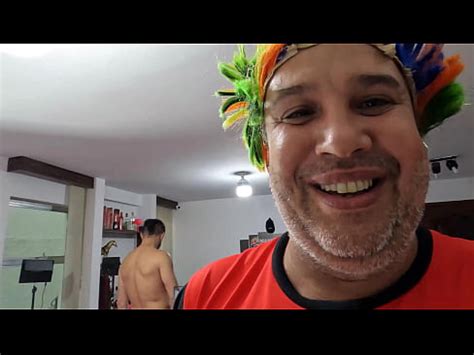 No meio das palhaçadas e da putaria vão saindo um ou outro trabalho XVIDEOS