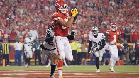 Travis Kelce has his first-ever four-touchdown game for Kansas City