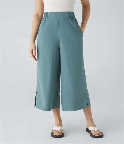 Wholesale Breezeful™ High Waisted Side Pocket Wide Leg Split Hem Capri