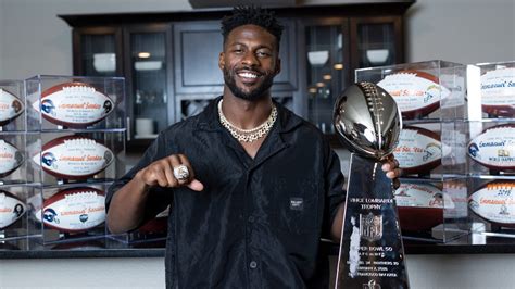 Super Bowl Champion Emmanuel Sanders Announces His Retirement From