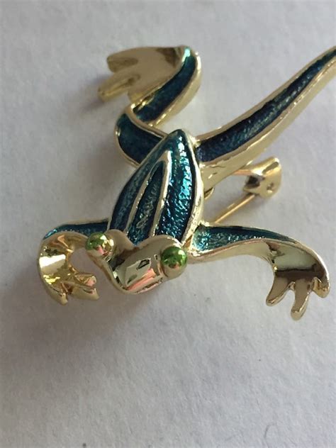 Vintage Leaping Frog Enamel Gold Tone Pin Brooch Gem