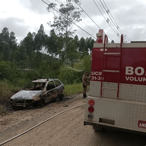 Carro Destru Do Por Fogo Em Penha Na Manh Desta Quarta Feira Penha