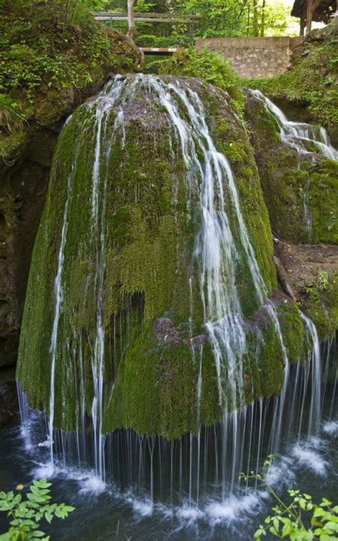 HD Wallpapers: Cascade Waterfalls