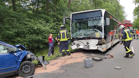 Celle Fünf Verletzte nach Unfall zwischen Bus und Auto NDR de