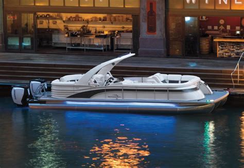 Q Series Luxury Pontoon Boats By Bennington