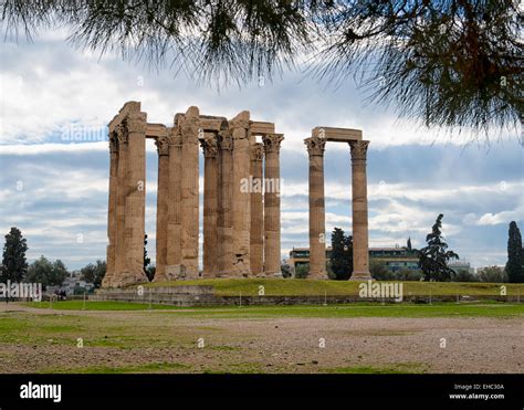 Templo de Zeus en Atenas Grecia Fotografía de stock Alamy