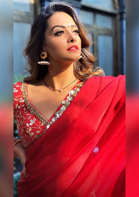 Anita Hassanandani Turns Heads In This Stunning Red Saree