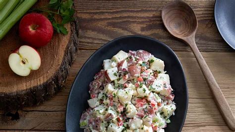 Salade Hivernale Tiède Faite De Pommes De Terre Et De Pommes Le