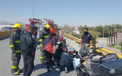 Torreón Policías evitan que mujer se lance de puente Grupo Milenio