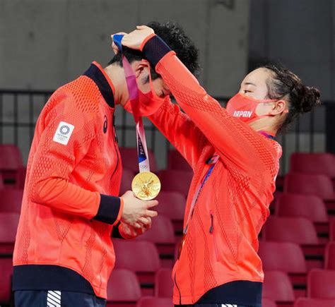 【東京五輪】卓球史上初の金メダル！ 水谷隼が伊藤美誠に抱きつく笑顔が素敵すぎる！！幼き頃のほんわか画像も可愛いです 情報てんこもりチャンネル