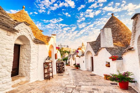 Alberobello El Pueblo Con Trulli Las Casas De Adobe De Italia Viajar