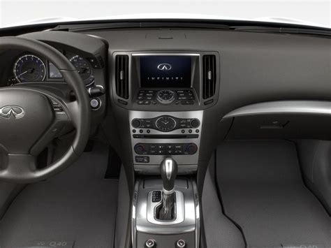 Какой автомобиль лучше выбрать — Infiniti Q40 или его основные