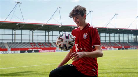 Fc Bayern Schnappt Sich D Nisches Talent Jonathan Asp Kicker