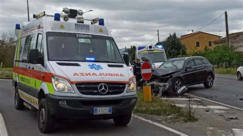 Incidente A Peccioli Frontale Fra Auto Due Persone In Ospedale