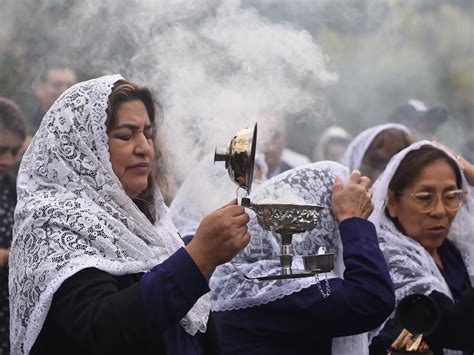 Devoción peruana al Señor de los Milagros inspira procesión en Sterling