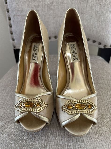 Badgley Mischka Womens Gold Satin Jeweled Peep Toes Shoes Sz 6 5 Ebay