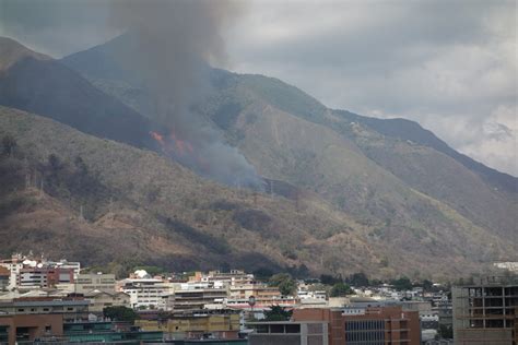 Reportan nuevo incendio en el Waraira Repano en Terrazas del Ávila