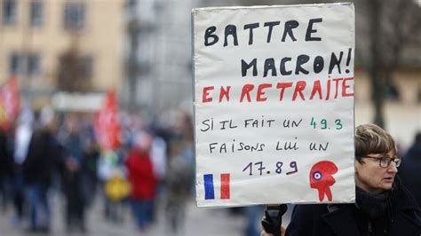 Il martedì nero della Francia trasporti in sciopero per le pensioni