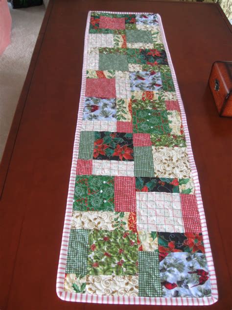 The Happy Bumbler: Christmas Table Runner