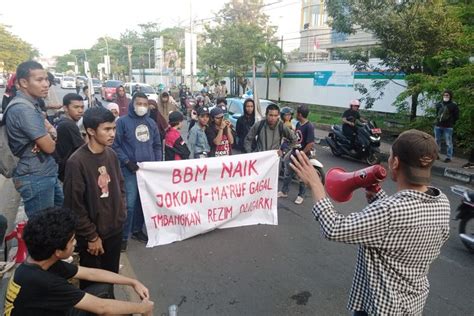 Foto Demo Tolak Harga BBM Naik Di Sejumlah Daerah Diwarnai Kericuhan