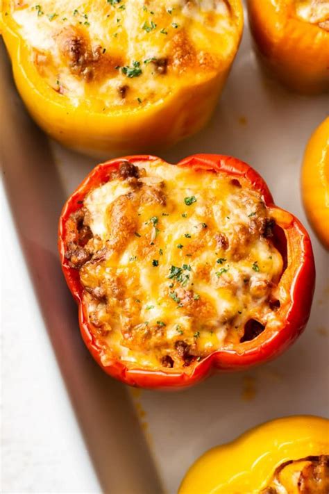 Easy Cheesy Ground Beef And Rice Stuffed Peppers With A Tomato Sauce Are A Classic For A Good R