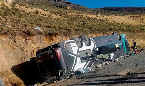 La Caída De Un Autobús Al Abismo Deja 21 Muertos En Perú