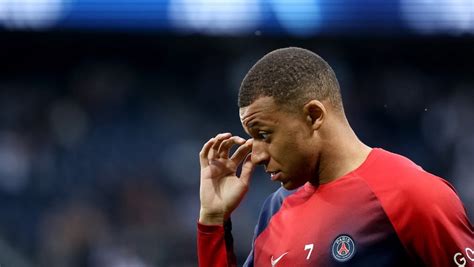 VidÉo Psg Tfc Kylian Mbappé Sifflé Par Le Parc Des Princes à Lannonce De Son Nom