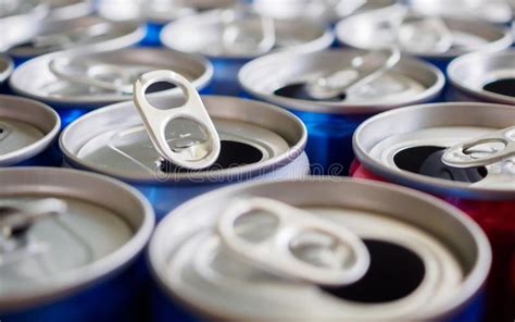 Latas De Alum Nio Vazias Da Bebida Que Reciclam O Conceito Do Fundo