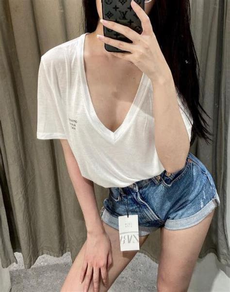 Streamer Thủy Tiên đánh úp fan bằng bức ảnh sexy gây tranh cãi bán nude hay không Mọt game