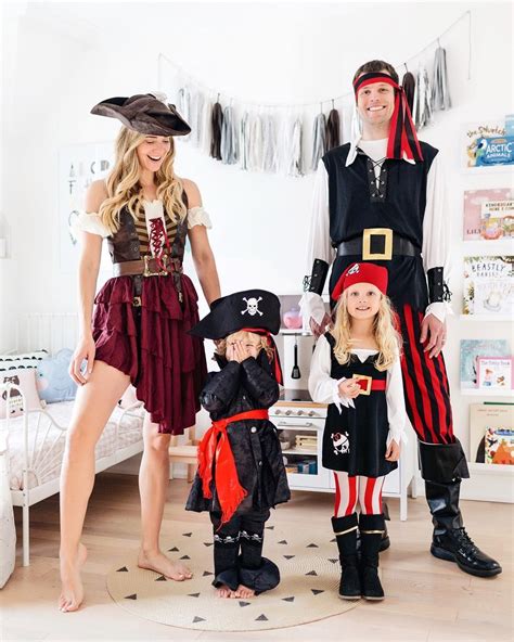 √ Matching Family Halloween Costume Ideas