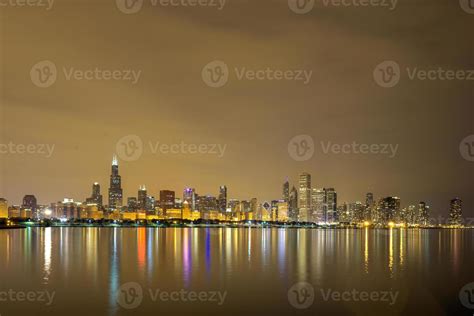 Chicago Skyline at Night 15907363 Stock Photo at Vecteezy