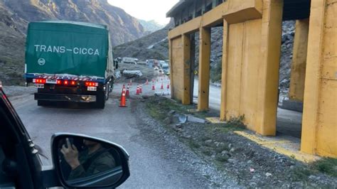 Est Abierto El Paso Cristo Redentor Con Media Calzada En El Sector