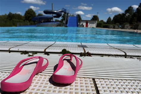 Unschöne Szenen In Jülicher Freibad Männer Begrapschen Junge Mädchen