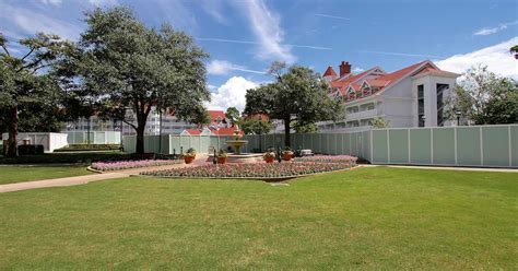 Grand Floridian Courtyard Pool Refurbishment