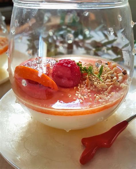 Panna cotta à la cardamome gelée d orange sanguine quinoa grillé