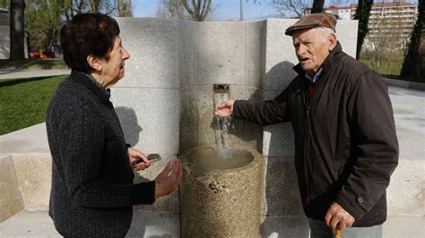 La Zona Del Puente Romano De Ourense Estrena Una Fuente Termal Y