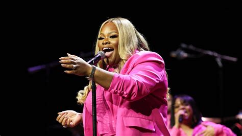 Soul Train Awards 2022: Singer Tasha Cobbs Leonard is Nothing Short of ...