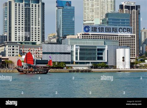 Aqua Luna 張保仔 a Chinese junk pictured with the Hong Kong Museum of