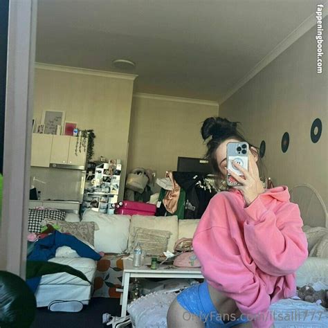 Alliyah Himynameisalliyah Biggirlwithglasses Nude OnlyFans Leaks The Fappening Photo