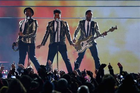 Bruno Mars Photostream | Bruno mars, Halftime show, Show video