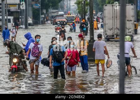 Rizal Province Th July Families Take Shelter Inside Emergency