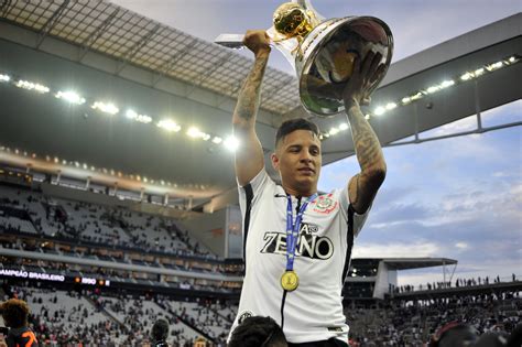 Arana sobre retorno ao Brasil Corinthians tem a preferência mas não