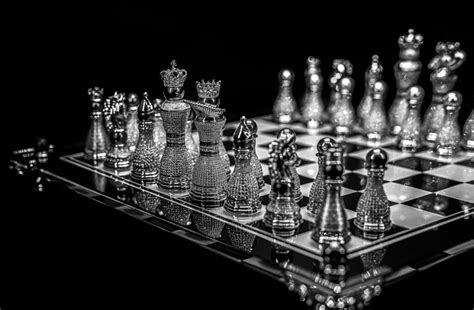 The Perl Royale - World's Most Expensive Chess Set (with diamonds and ...