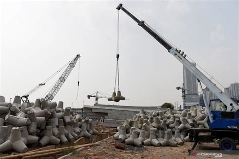 Proyek Pembangunan Pemecah Ombak Di Pesisir Jakarta Antara News