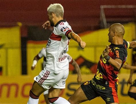 Flamengo vence o Sport e volta a encostar no Internacional Notícias