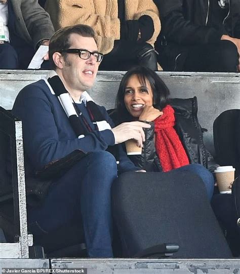 Pointless 6ft 7in Star Richard Osman Splits From 5ft 2in Jazz Singer Girlfriend Sumudu